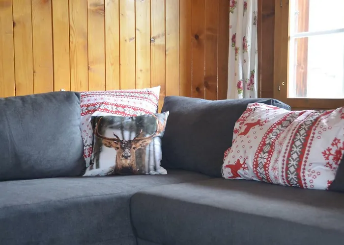 Fluehblueemli Apartman *